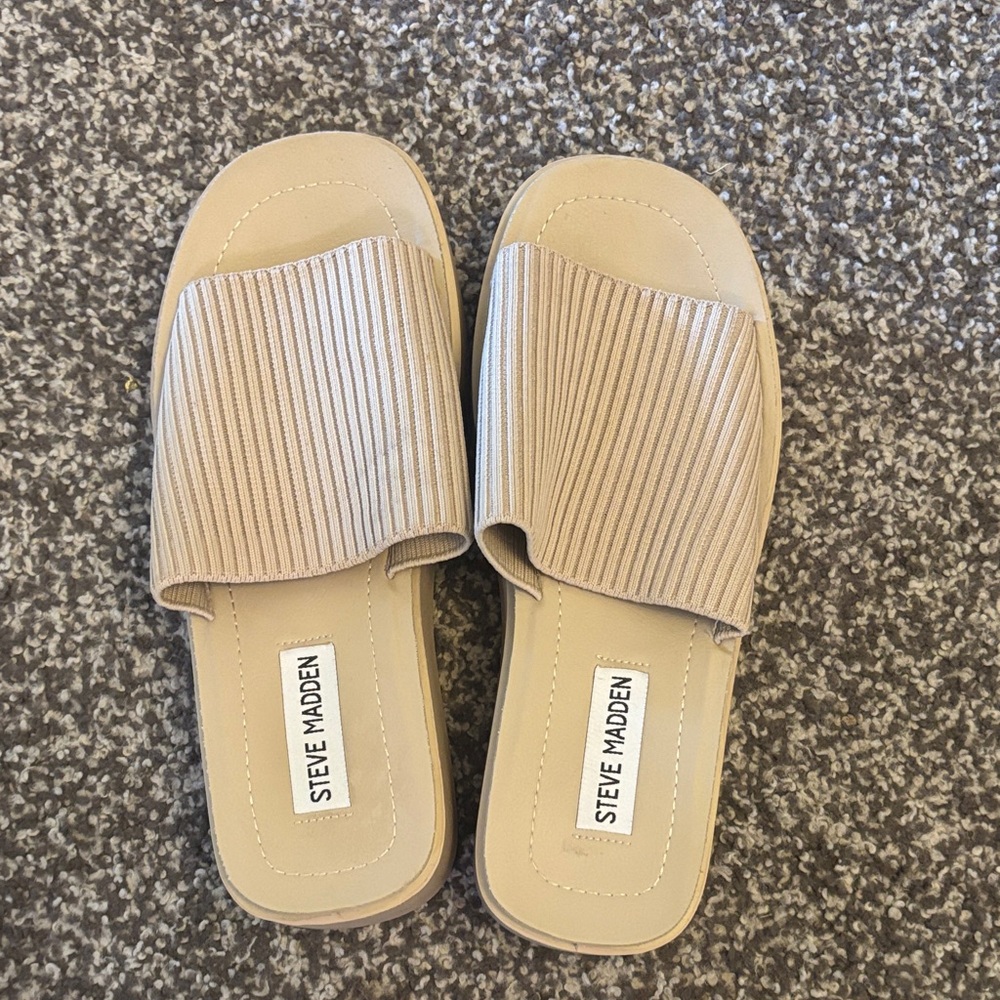 Steve Madden Beige Ribbed Slide Sandals